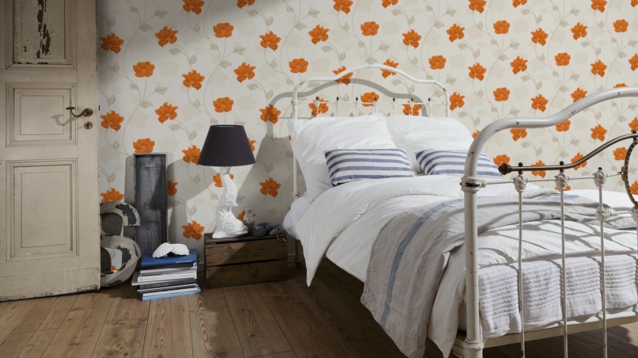 oranžová květinová tapeta na zeď
